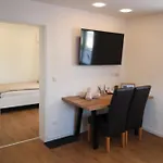 Apartament 67 *